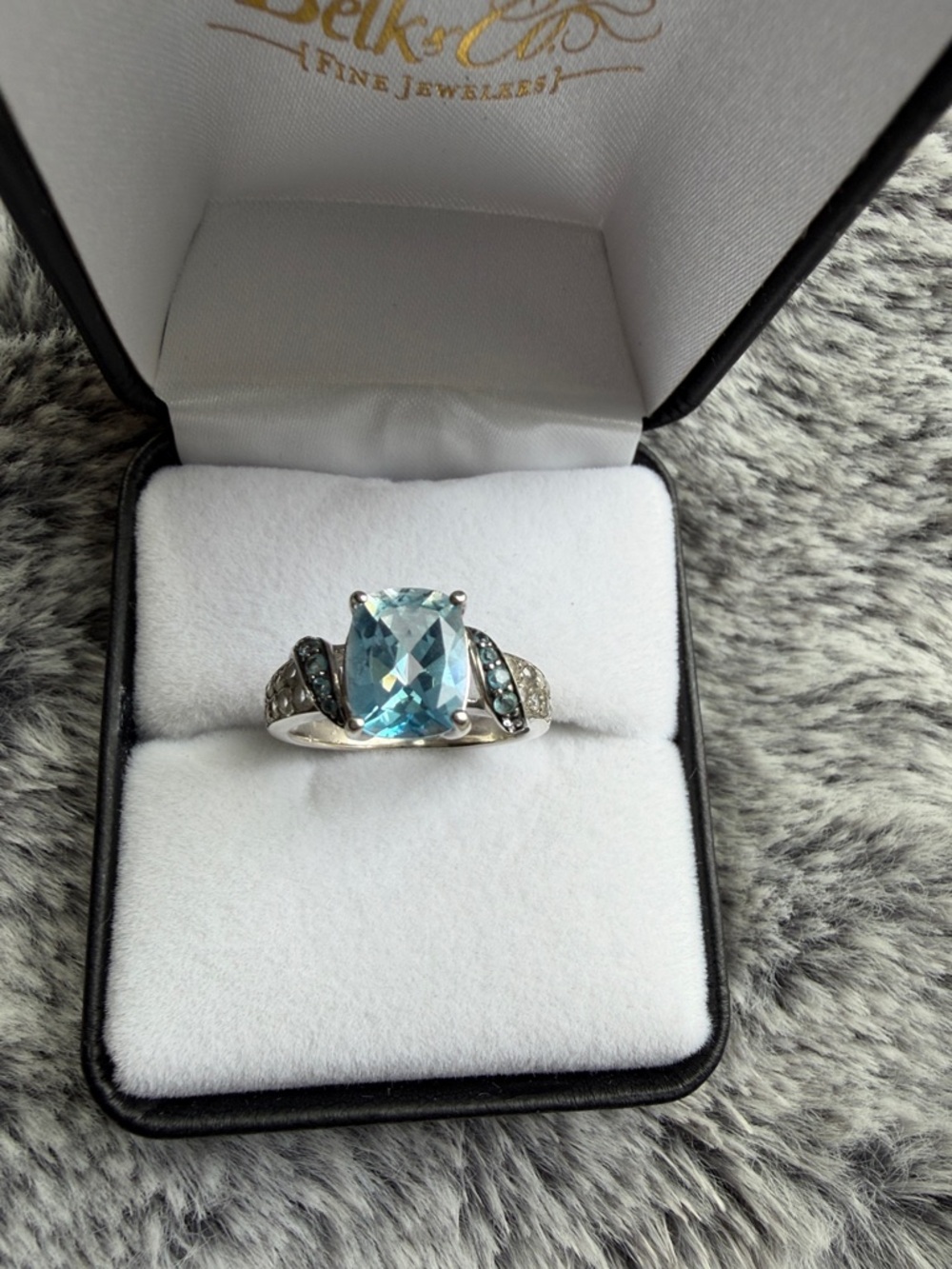 BEAUTIFUL 925 sterling silver & blue topaz ring.
